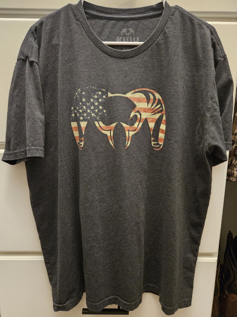 KUIU - Men's T-shirt w/ American Flag Ram - Heather Charcoal